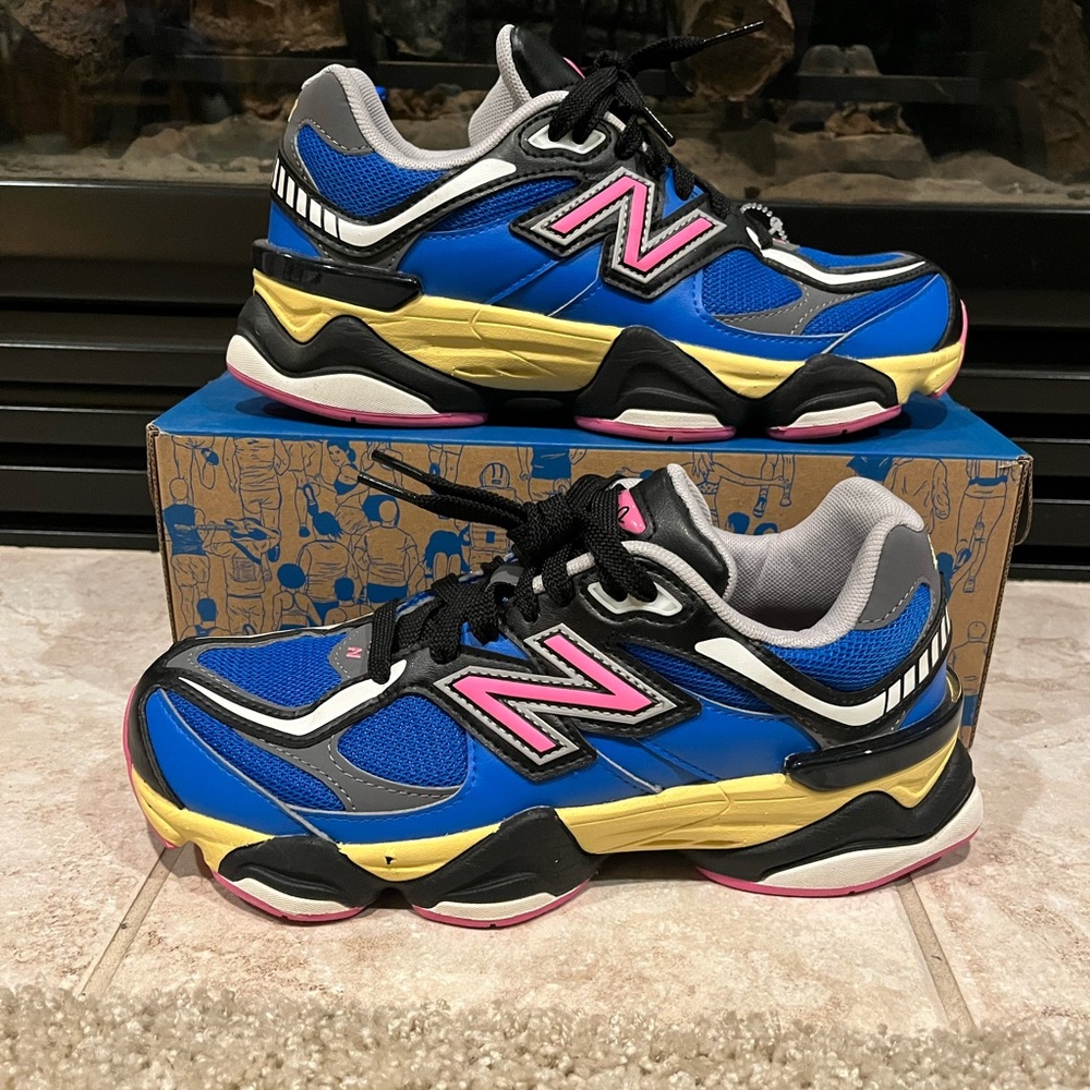 New Balance 9060 Women's Sneakers. Very Gently Worn. No Box Included. GC9060BP
